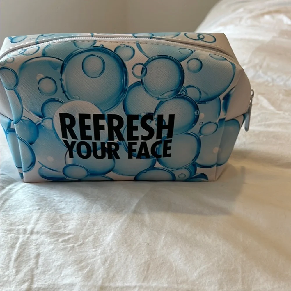 Neutrogena Makeup Bag & Black Sleep Mask for Immersive Relaxation